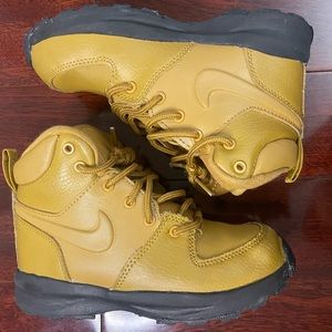 Boys Wheat Nike Boots